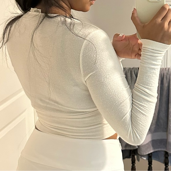 V-neck long sleeve top - Picture 3 of 3